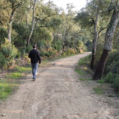 M'agrada passejar per muntanyes. Graduat Social i poso el nas en moltes coses ,però especialment en l'àmbit laboral.