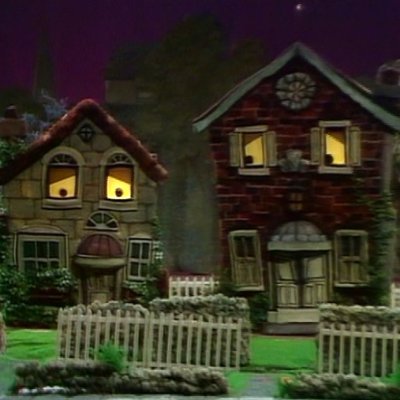 Houses that talk. New spins on classic Muppet Show Season 1 running gags from your pals @toughpigs.