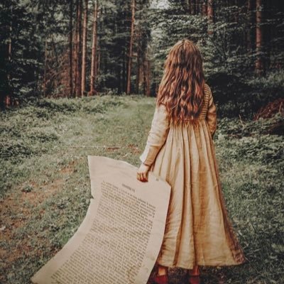 وإن ضمني قبري يالله سخر لي من يقف بين يديك ويرجوك رحمه ومغفره لذنوبي ..