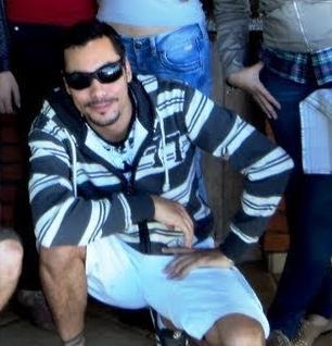 Ator, empresário, ex-bbb, modelo, pensionista do INSS, gerente de multinacional, lutador, piloto de fuga e humorista.