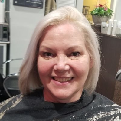 FCPS 2nd grade teacher at Shrevewood who loves teaching, reading, refinishing furniture, playing the harp, keeping up with her grown children! JMU alum💜
