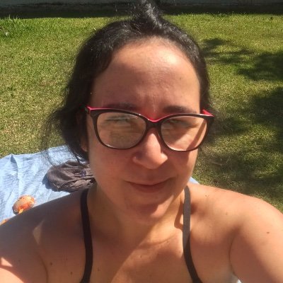 RenataNowill's profile picture. Não é só porque você é paranóico que eles não estão atrás de você.