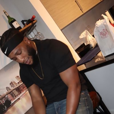 HardWorkingKing's profile picture.