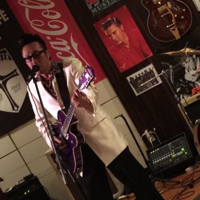 自然療法師。真実の探求者。 音學・GRETSCH・猫をこよなく愛するアラフィフ。依存から自立・自律へ、不自然から自然へ、ニセモノから本物へ。脱資本主義経済社会！脱原発！脱グローバリズム！脱戦争！脱一つ目組合！脱世界連邦運動！