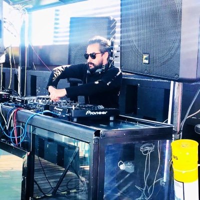PROJECT FORMED BY EMMANUEL CHAVARRÍA MTZ, ORIGINARY OF MEXICO CITY, DF. STARTED HIS STUDIES IN ELECTRONIC MUSIC PRODUCTION AND DJ, IN BEATLAB RECORDING STUDIES