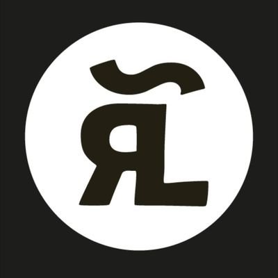 LauraResix's profile picture. Viviendo la vida con una sonrisa tatuada en mis labios y una mirada más curiosa que traviesa. Si me encuentras, no me busques más.