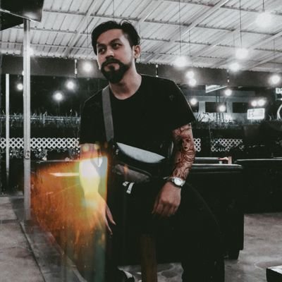 denipriatman's profile picture. ⚠️