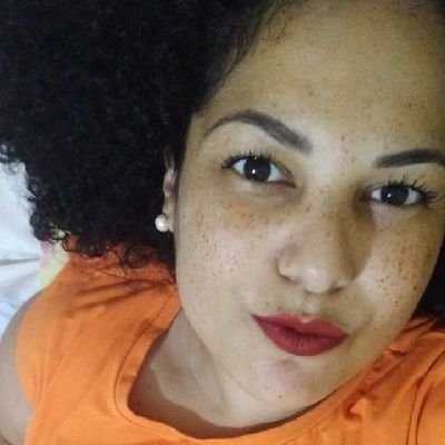 Jornalista. Mestre em Comunicação. Acadêmica de RP. Mulher Negra. Taurina. Curiosa. Determinada. Interessada em Plataformas Colaborativas.