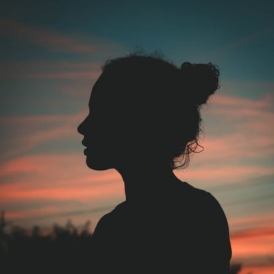 Sıkılırsan güneşten , gece oluruz erkenden...