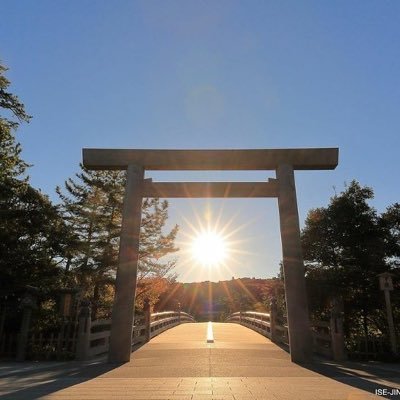 神さまが大好きで神社仏閣巡りとわんことネコも大好きです。日本が大好きなので、今後は国内旅行しかしません！大好きな日本を陥れる輩は何が何でも許しません！天武天皇明治天皇推進派です。無言フォロー&リツイートお許しくださいませ🙇‍♀️