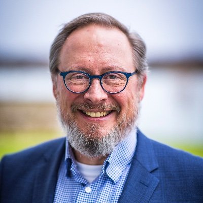 Entrepreneurial Investor | Professor of Knowledge Transfer and University Venturing | Sailed the 7 seas and visited all 7 continents | Photography | 