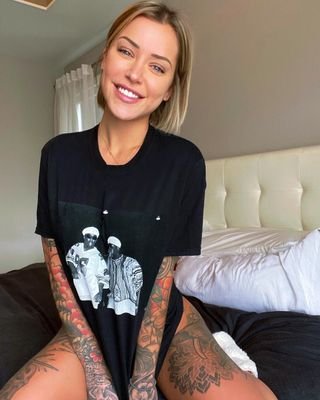 BellaWa09024311's profile picture. I’m not perfect but stories are always better with a touch of imperfections