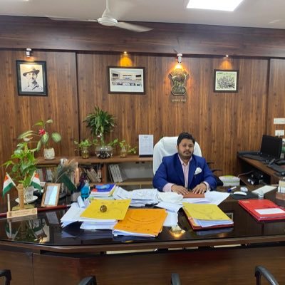 Born in Jaipur,Schooling-St. Anselm's . Grad and Post Grad.- from IIT Kanpur in CSE.  Indian Revenue Services(C&IT) officer. Foodie and Lazy.