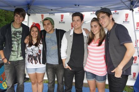 Just your typical Big Time Rush fans. 
Follow us and we promise to follow back! (: