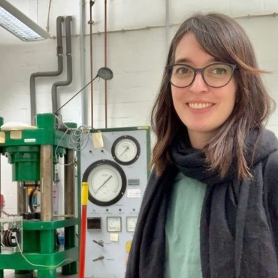 Experimental petrologist at @WWU_HighPress 🌍 I study volatiles in the Earth's mantle and how much stuff they carry around