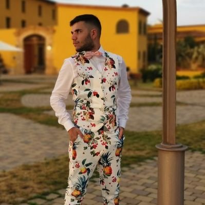 Twitero aburrido. Joven soñador. Maric on con accento en la o https://t.co/nAv7sKBuoY