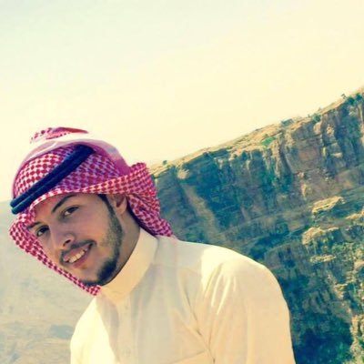 الشيء الذي يغني من يأخذونه ويزيد من يعطونه هو الابتسام