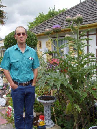 mjmacnab's profile picture. Married, middle aged, grown up kids, happy, content, curious, fascinated and bewildered