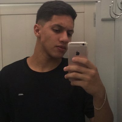 enzocvlh's profile picture. Vermes e leões no mesmo ecossistema!