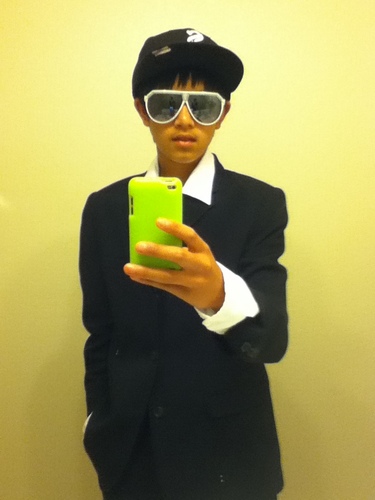 Junior at PGHS. Im 100% viet, 16,  and i play a lot of basketball, since 2nd grade. I also like making new friends so come and follow me. LOL :D