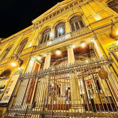 Il Teatro Biondo di Palermo, nato nel 1903, è uno dei più recenti dei teatri storici della città. È attualmente diretto da Pamela Villoresi.