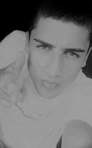 Leonardo Alves, 18 anos bem distribuídos. Namorado da @taahteles
Há sempre a ultima esperança que morre para aqueles não param de lutar  .