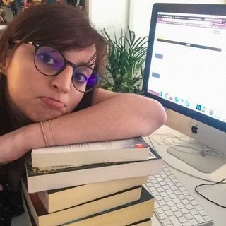 • Dévoreuse de livres •
• Netflix addict • Abonnée Cinépass•
• Blogueuse à mes heures perdues •