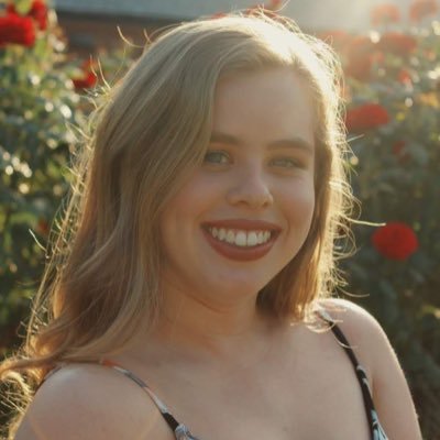 lillibrarian_'s profile picture. reader, teacher, future librarian (she/her)