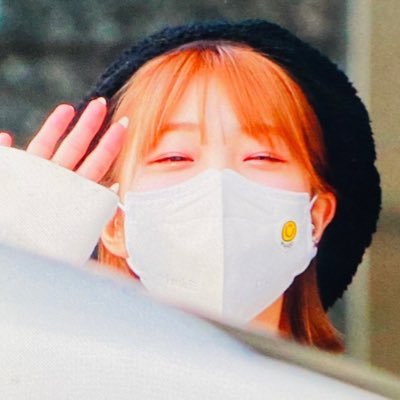 mention @seongjinbot for a pic of hwa and yeojin | block if annoyed