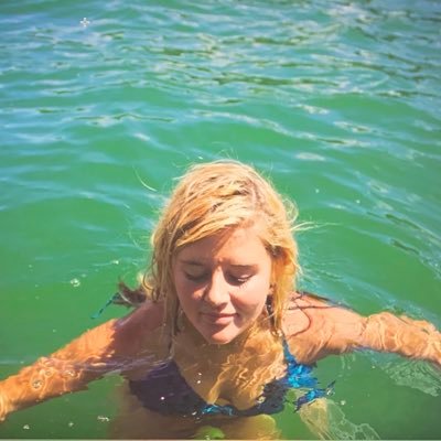 libbie_martin4's profile picture. be kind | John 3:30 | RIP BAT