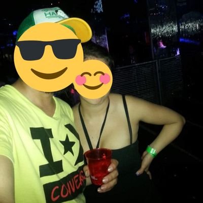 Somos pareja de Bogotá. Interesados en experimentar el mundo swinger. Buscamos parejas o hombre bien dotado y buen físico.