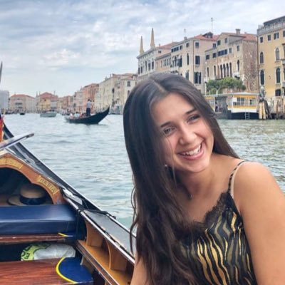 alexismcox's profile picture. She/Her | Editor-in-Chief @apulitmag | Freelance writer, editor, and proofreader