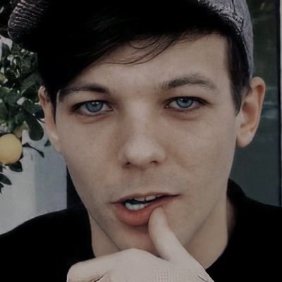 🌿; ❝ Regido por el planeta de Júpiter, omega con aroma a 𝓉𝒶𝒷𝒶𝒸𝑜 𝓎 𝓅𝒶𝒸𝒽𝓊𝓁𝒾. ❞