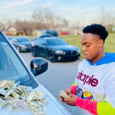 I'm just a Gangsta tryna make it to the next level to invest in something long term for me and mine💯💪🏾 The founder/CEO of TRAPMOB ENT to be exact💯💪🏾