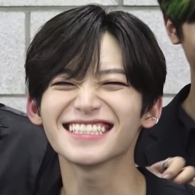#JUNGMO: have u seen something so beautiful? look at me ♡ || she/her