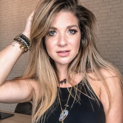 Hey! I'm Erin. A jewelry designer and founder of LaCkore Couture, a brand that makes one-of-a kind pieces for unique people just like you ❤️