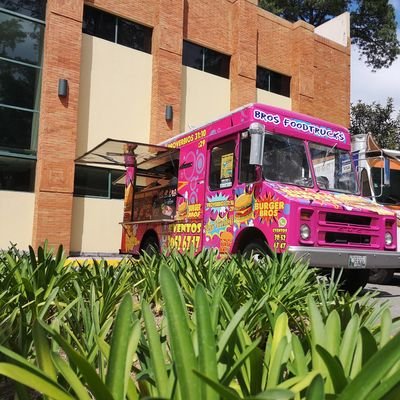 Foodtruck guatemalteco de hamburguesas y hotdogs🍔 hechas con amor, miembros Gremial Foodtrucks Guatemala. Fb burger bros Foodtruck