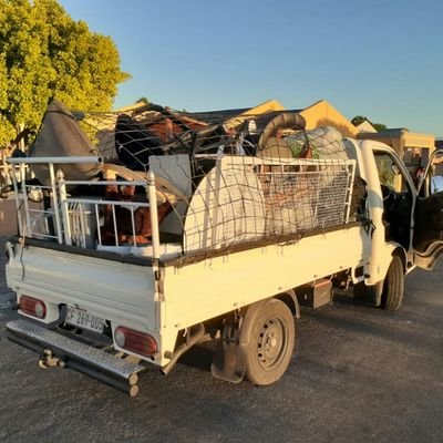 REMOVALS AND DELIVERY SERVICE AROUND WESTERN CAPE  
R500 
Anything you want to move from or throw away we do with cheap pric
0813537152 )0839921593 or0677643249