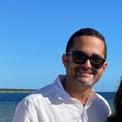 Papá, Esposo, Liceista, Ing. Civil, Dir. de Emp. Constructoras e Inmobiliarias, PMP, un agradecido de Dios.