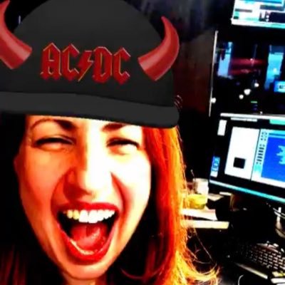 #Toronto #Radio host 🎶 Toronto’s Rock Station @q107toronto! #Travelgal 42 countries & counting! 🌎📻💋🎙 These are my opinions
