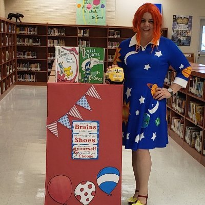 I am a self proclaimed book nerd who loves to read.