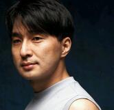 결국, 사라져 버릴 모든 것과 추억마저도 지나쳐야 할 시간이 지나면 새삼 소스라쳐 놀랄 것도 없이 태연하게 마주하게 될 존재에, 나 역시 미치게 될 것이다.