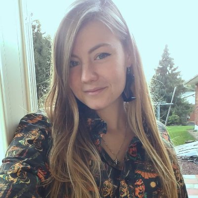 AlliPoczak's profile picture. If it's not spooky I don't care 👻💀🎃 - Aspiring scream queen 👑 she/her