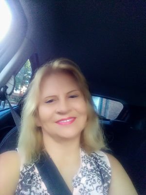 Inteligente ,informada, divertirme,saber todo lo que pasa !
