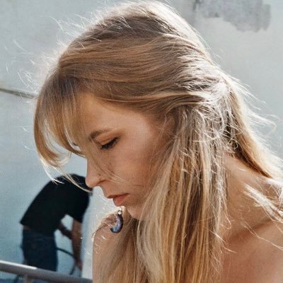 Kirjoittava kana ja keskinkertaisuusballerina. Pohjoismaiden kirjeenvaihtaja @hsfi