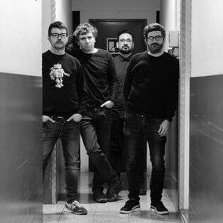 Jordi, Juampi, Otto y Sebas, son tEiKo. Banda de math-rock, post hardcore, emo core, post punk. Barcelona. Nuevo EP 2021, The Slow Moon.