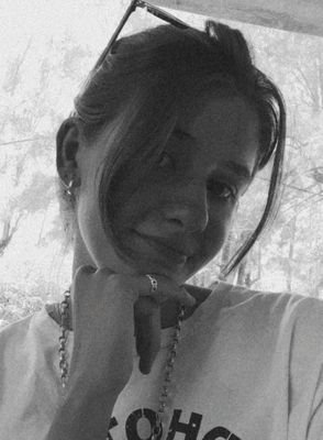 carorufeil's profile picture. Insta/snap: carorufeil // Se aprende a nadar, cuando alguien te empuja a lo mas profundo✨