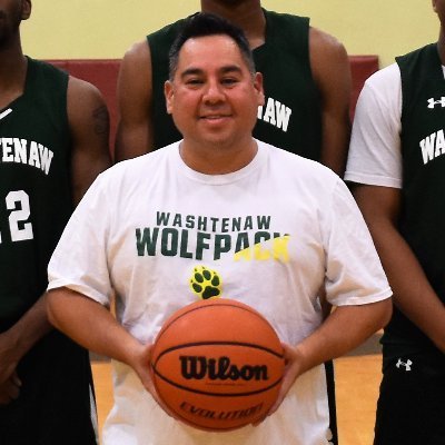 Washtenaw CC Basketball Head Coach 
Dad. Hubby. Conqueror of dreams. Member @LABCBasketball 🇵🇷🇧🇴🇺🇲#Sycamores #EMUEagles alum; #Texas 🧡 #SantaCruz
