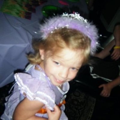 ellafromhella's profile picture. she/her