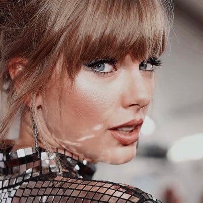 24. It still hurts underneath my scars from when they pulled me apart || reptour manchester 080618 🐍 || feminist ♀️|| melanie martinez aka my queen 👑